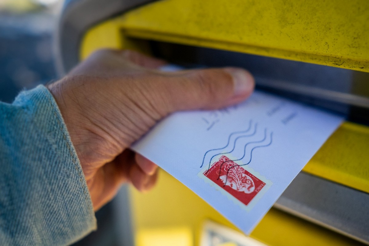 Un courrier postal est envoyé à un opérateur télécom