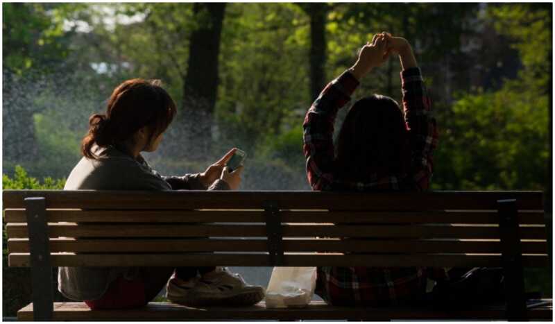 Quel forfait mobile avec 60Go de 4G en promo à 15 euros par mois choisir : RED by SFR ou B&You ?