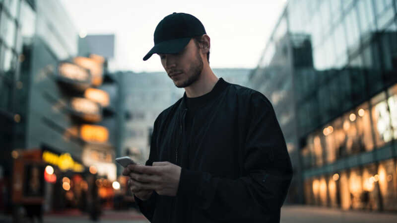 2 forfaits mobiles pas chers garantis à VIE :  Syma Mobile contre Free Mobile