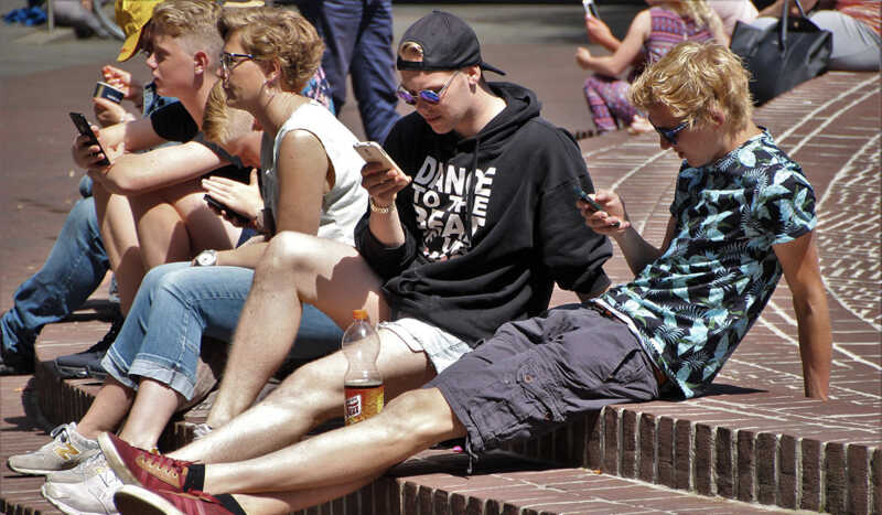 Battle des forfaits mobiles 100 Go : RED by SFR contre Sosh