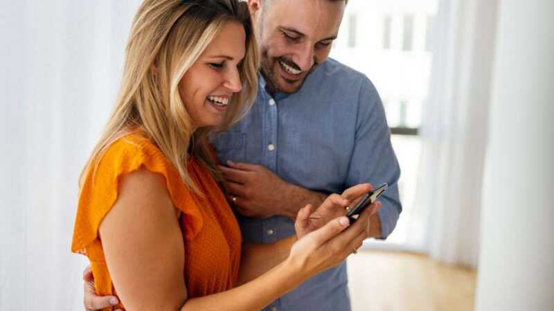 Bonne nouvelle ! Les forfaits mobile 40Go à moins de 10€ sont de retour pour Noël chez RED by SFR et Bouygues Telecom !