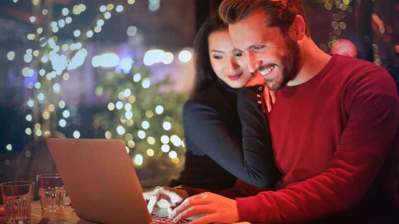 Bons plans de Noël à moins de 20€/mois  : La RED box VS la SFR Starter