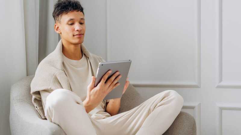Duel de box Internet sans engagement : RED Box ou Freebox Pop ?