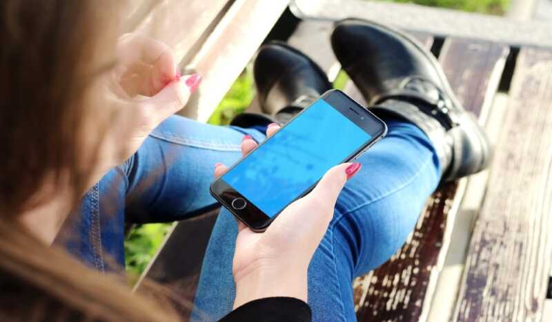 Forfait mobile : Quel forfait 5Go choisir entre la Poste et Prixtel à 4,99 euros ?