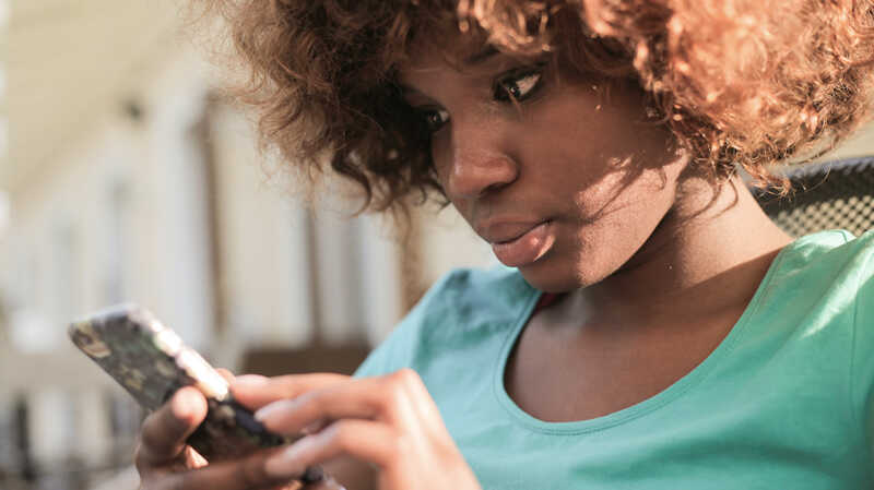 Forfaits 5G sans engagement : que proposent RED by SFR, Free Mobile et B&You ?