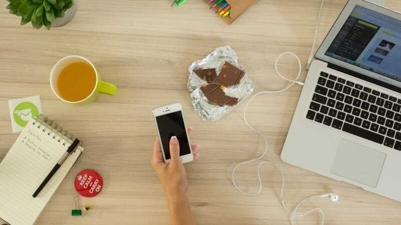 Free ou Bouygues Telecom : qui propose la meilleure box internet fibre avec TV incluse à 19,99 € ?