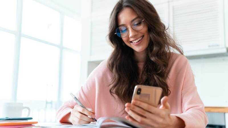 Free propose une offre mobile absolument irrésistible à ses abonnés Freebox : un forfait 5G avec data illimitée à moins de 10 €/mois, sans condition de durée !
