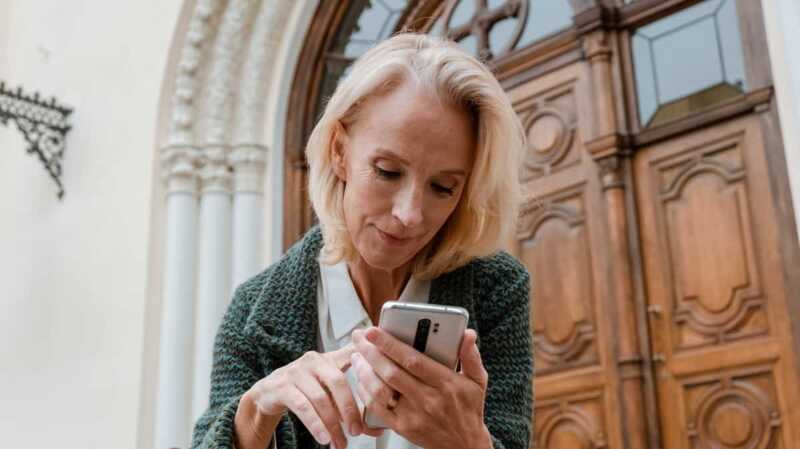 Match des forfaits mobiles 30 Go : quelle promo choisir entre La Poste Mobile et Coriolis Telecom ?