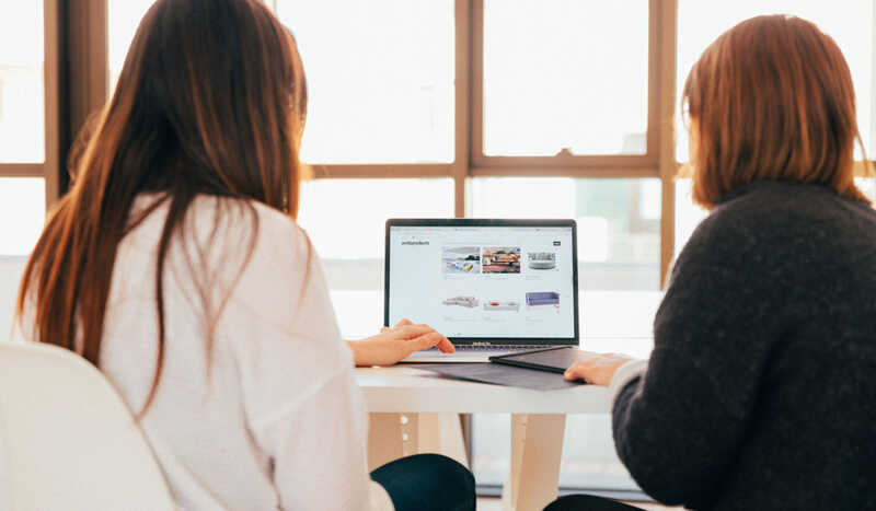 Quelle est la meilleure box internet sans engagement entre RED by SFR et Sosh ?