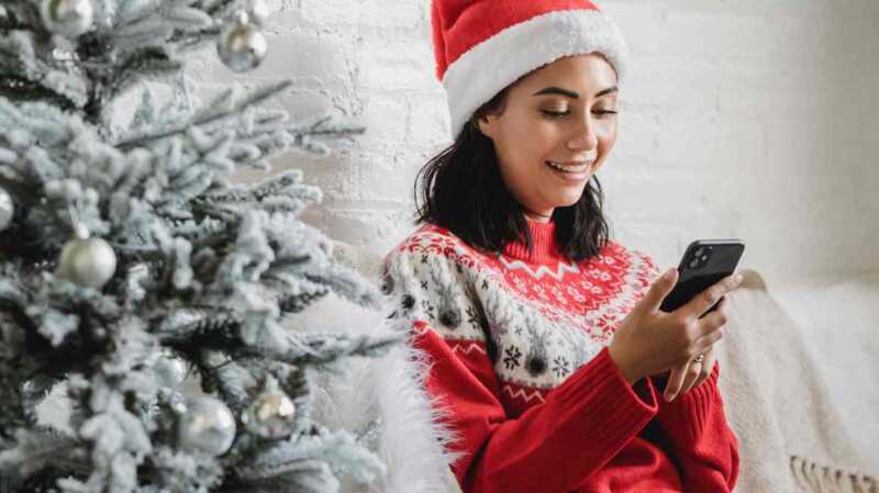 RED by SFR nous fait un cadeau de Noël : 4 forfaits sans engagement et illimités, dont deux avec la 5G offerte !