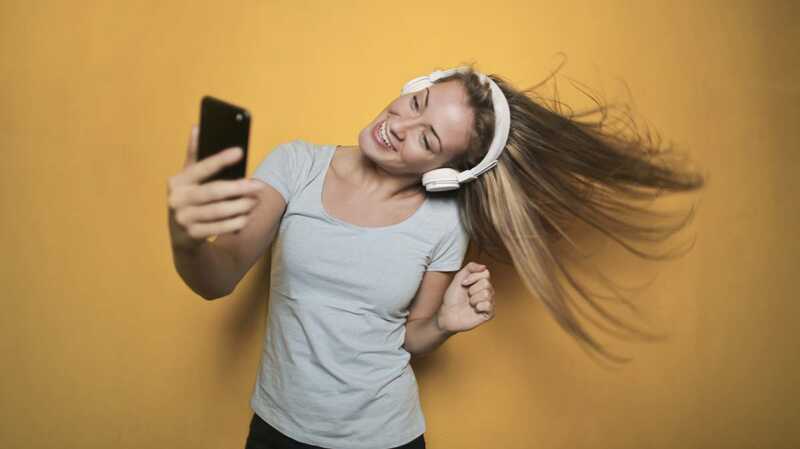 Top 3 des forfaits 100 Go à moins de 10 € par mois : Syma Mobile, YouPrice et NRJ Mobile
