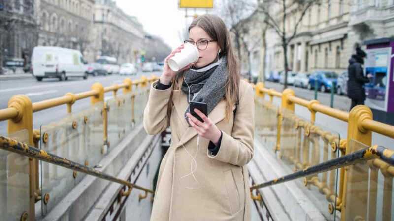 Qui offre le meilleur forfait 80Go : Orange, SFR, B&You ou RED by SFR ?