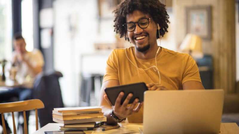 Un forfait mobile 5G 200 Go à moins de 15 €/mois ? C'est possible en souscrivant une box SFR !