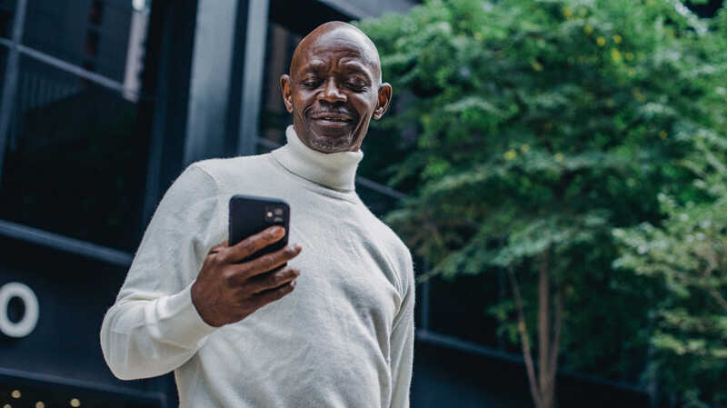 Quel forfait mobile pas cher choisir ce week-end pour surfer sans compter depuis son smartphone ?