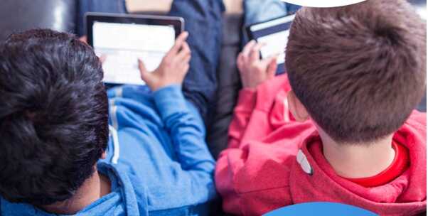 Smartphones et tablettes: Protégez les plus jeunes des ondes éléctromagnétiques