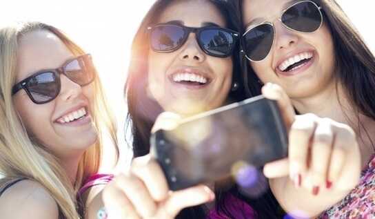Top 3 des forfaits pas chers avec un max de data : RED 100Go, NRJ Mobile 50Go ou La Poste Mobile 60Go
