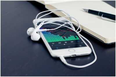 Quel forfait avec la musique illimitée choisir ? SFR ou La Poste Mobile