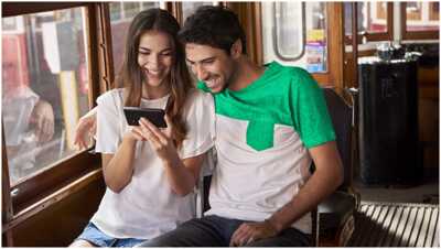 Voyagez en toute tranquillité avec le forfait RED 15Go 100% Roaming