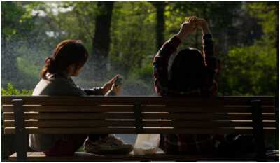 Quel forfait mobile avec 60Go de 4G en promo à 15 euros par mois choisir : RED by SFR ou B&You ?