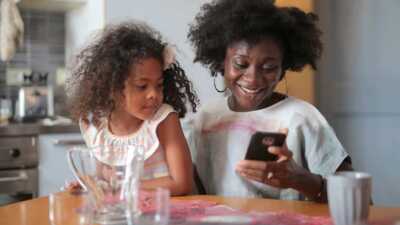 TOP forfaits 10€ sans condition de durée : RED by SFR, B&You, NRJ Mobile, Syma Mobile