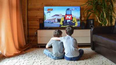 Box internet avec un max de contenus TV : Freebox Delta contre Série limitée Bbox Ultym