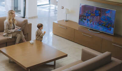 Box internet avec une télévision Samsung incluse : Bbox Smart TV ou SFR Box + TV Fibre Power ?