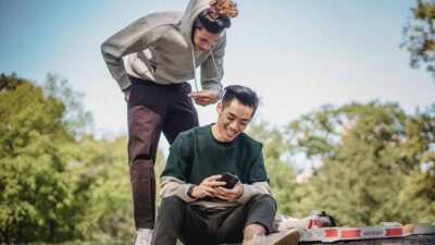 Duel de forfaits mobile 60 Go sans engagement à prix canon : YouPrice vs La Poste Mobile