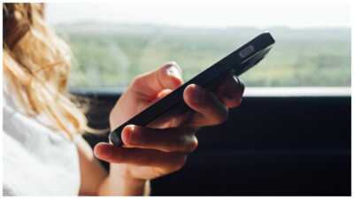 Forfaits de téléphone sans engagement à 9,99 € : duel des offres 40Go de RED by SFR et B&You