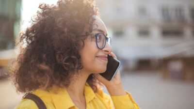 Forfaits 50 Go : Sosh VS La Poste Mobile, lequel choisir ?