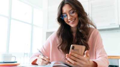 Free propose une offre mobile absolument irrésistible à ses abonnés Freebox : un forfait 5G avec data illimitée à moins de 10 €/mois, sans condition de durée !