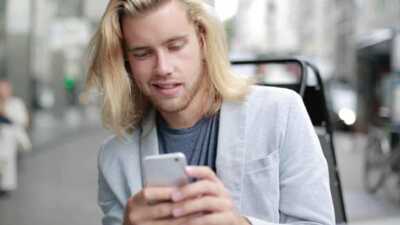Free propose une offre mobile à ses abonnés Freebox qui atomise les prix : un forfait 5G avec data illimitée à moins de 10 € par mois et sans condition de durée !