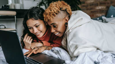 Freebox Delta vs SFR Power : quelle box choisir avec Netflix inclus ?