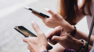 Laquelle choisir ? Voici 3 promos extras dès 9.99€ pour un forfait mobile avec 120Go chez Free Mobile, La Poste Mobile et Lyca Mobile !