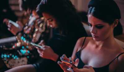 Les forfaits illimités 100Go dès 9.99€ par mois chez Bouygues Telecom, NRJ Mobile, RED By SFR et Free Mobile !