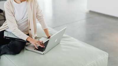 Offres internet sans engagement : battle entre Sosh et RED by SFR