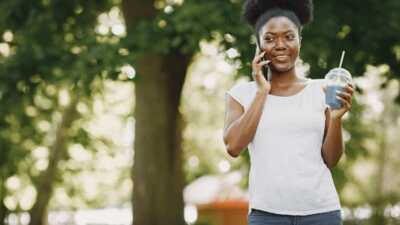 Orange ou SFR : qui propose le meilleur forfait mobile sans engagement ?