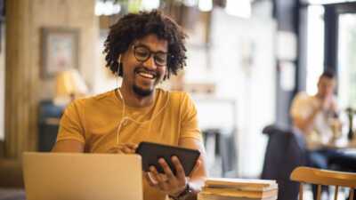 Pack Box Internet + Forfait mobile 5G avec 100 Go de data : qui de Bouygues Télécom ou d'Orange propose la meilleure offre ?
