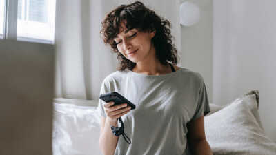 RED by SFR, Sosh ou B&You de Bouygues Telecom : Quel forfait illimité sans engagement avec 100 Go d'internet choisirez-vous ?