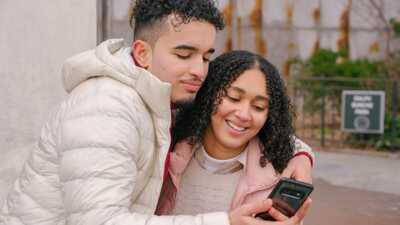 RED by SFR, Syma, B&You, NRJ Mobile et La Poste Mobile : cinq superbes forfaits à 10€ en compétition