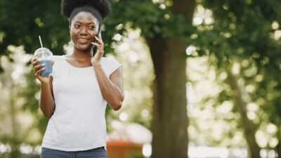 Rentrée : découvrez les promos forfaits sans engagement des opérateurs de réseau Free Mobile, RED by SFR, Bouygues Telecom et Sosh