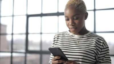 Top 3 des forfaits mobiles 100 Go dès 9.99 € par mois, pour un max de data à petit prix !