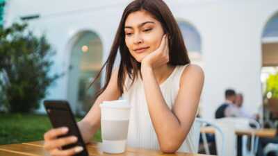 Zoom sur 4 super forfaits mobiles 5G proposés par les opérateurs de réseau Bouygues Télécom, Orange, SFR et Free !