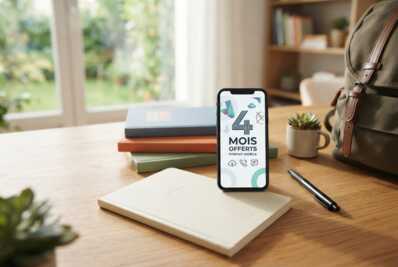 Smartphone posé sur un bureau avec des fournitures scolaires, évoquant une offre mobile de rentrée.
