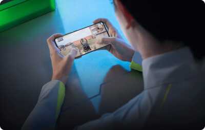 Avec ses 12Go de RAM c'est le smartphone le plus puissant au plus petit prix : moins de 350€ sur Amazon