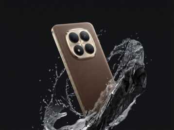 Smartphone Redmi avec dos en cuir marron et bloc photo circulaire entouré d'eau sur fond noir.