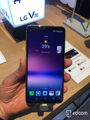 LG V30