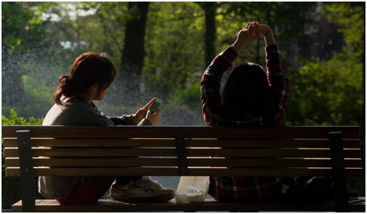 Quel forfait mobile avec 60Go de 4G en promo à 15 euros par mois choisir : RED by SFR ou B&You ?