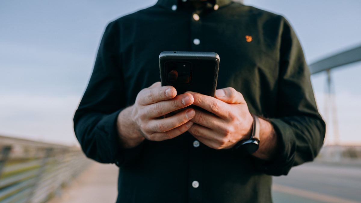 B&You vs RED by SFR : quel opérateur vous propose le meilleur forfait sans engagement avec 20 Go ?