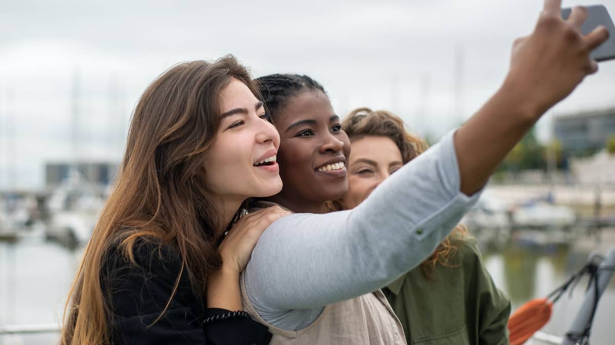 Duel SFR vs Orange : un forfait mobile 80 Go à moitié prix, ça vous tente ?