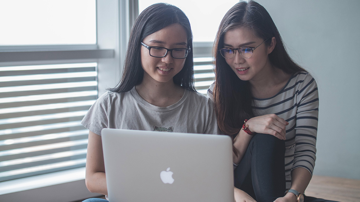 Battle des box fibre à 23 € par mois : RED by SFR contre Orange